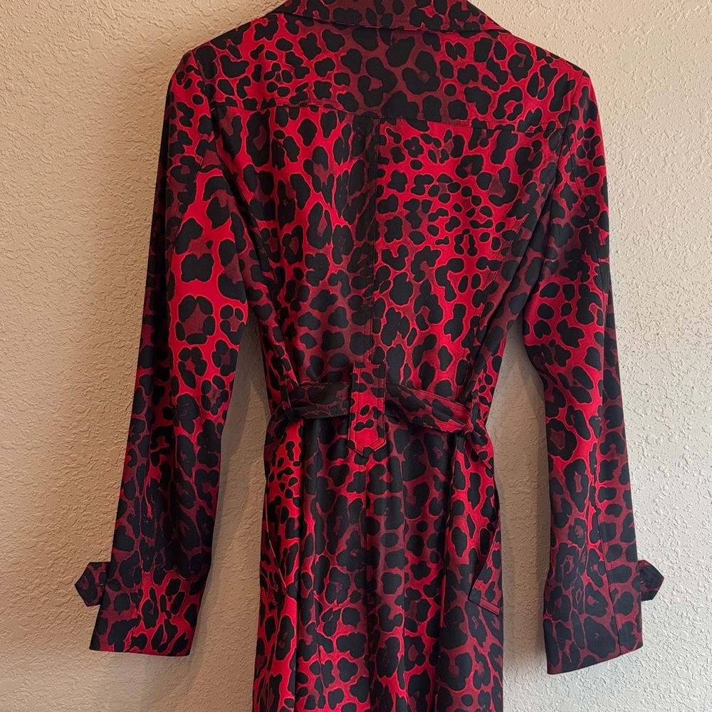 Cache Red and Black Leopard Print Robe - Picture 7 of 8